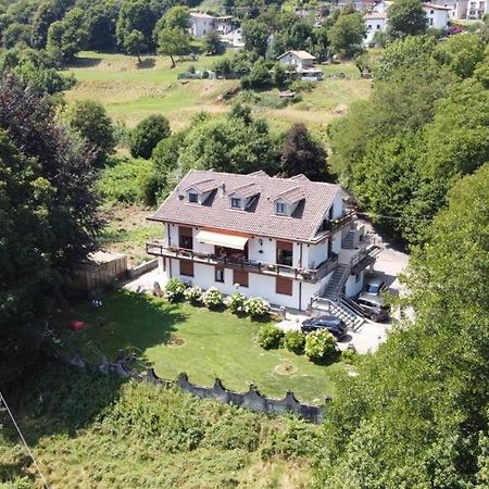 Villa Immersa Nel Verde A Lanzo dʼIntelvi מראה חיצוני תמונה
