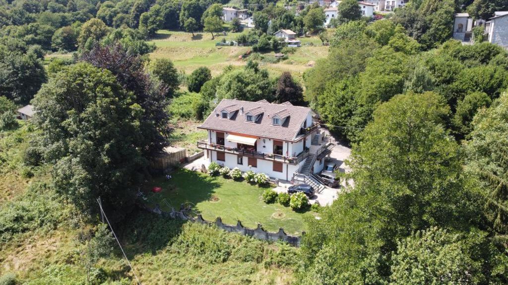 Villa Immersa Nel Verde A Lanzo dʼIntelvi מראה חיצוני תמונה